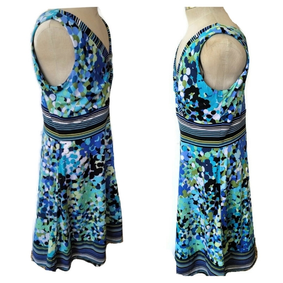 Rabbit Double V Circles Stripes Sleeveless Dress - Picture 4 of 6